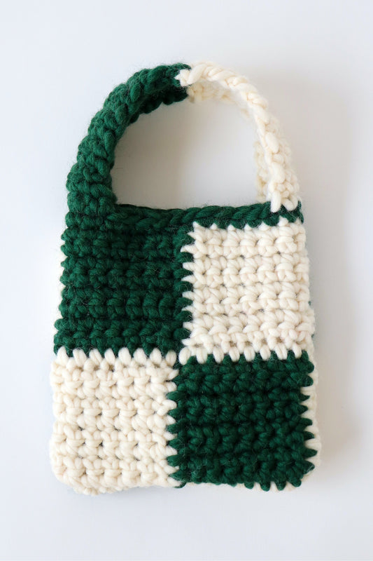 Green and white checkered crochet bag handmade with wool yarn.