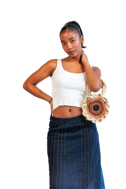 Model wearing flower shaped brown ombré crochet shoulder bag on her arm.