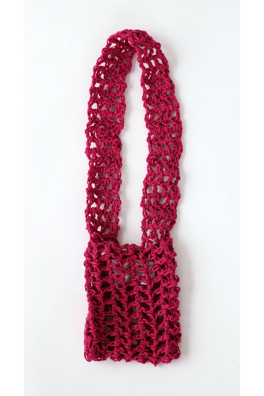 Crochet fishnet style crossbody pouch in fuchsia handmade with linen yarn.